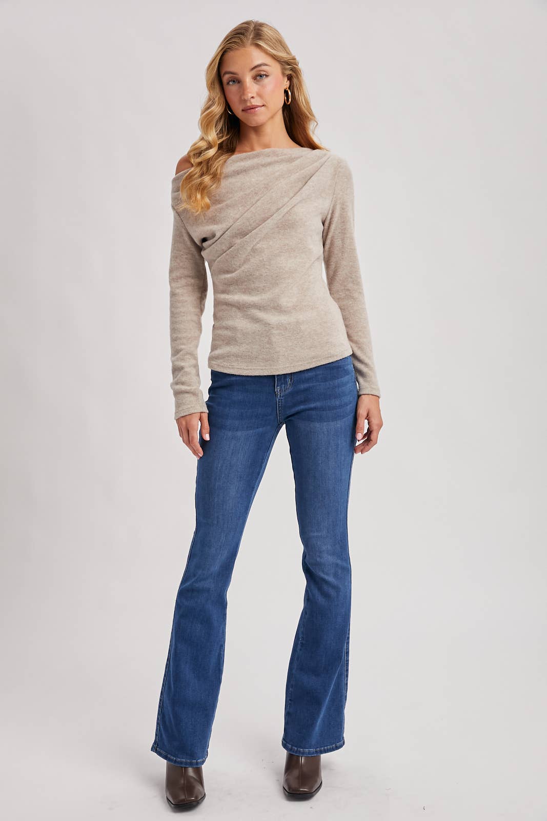 ONE OFF SHOULDER KNIT TOP