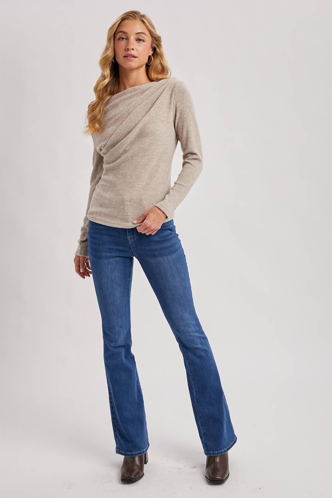 ONE OFF SHOULDER KNIT TOP