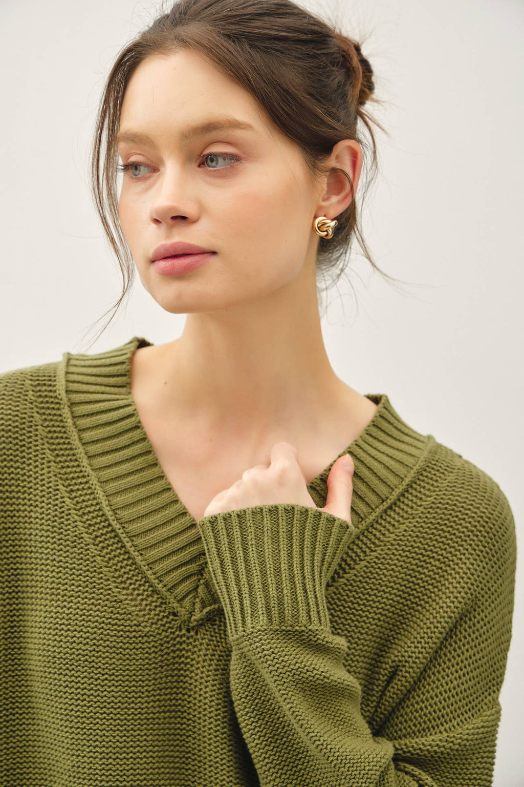 CHUNKY V NECK KNIT SWEATER