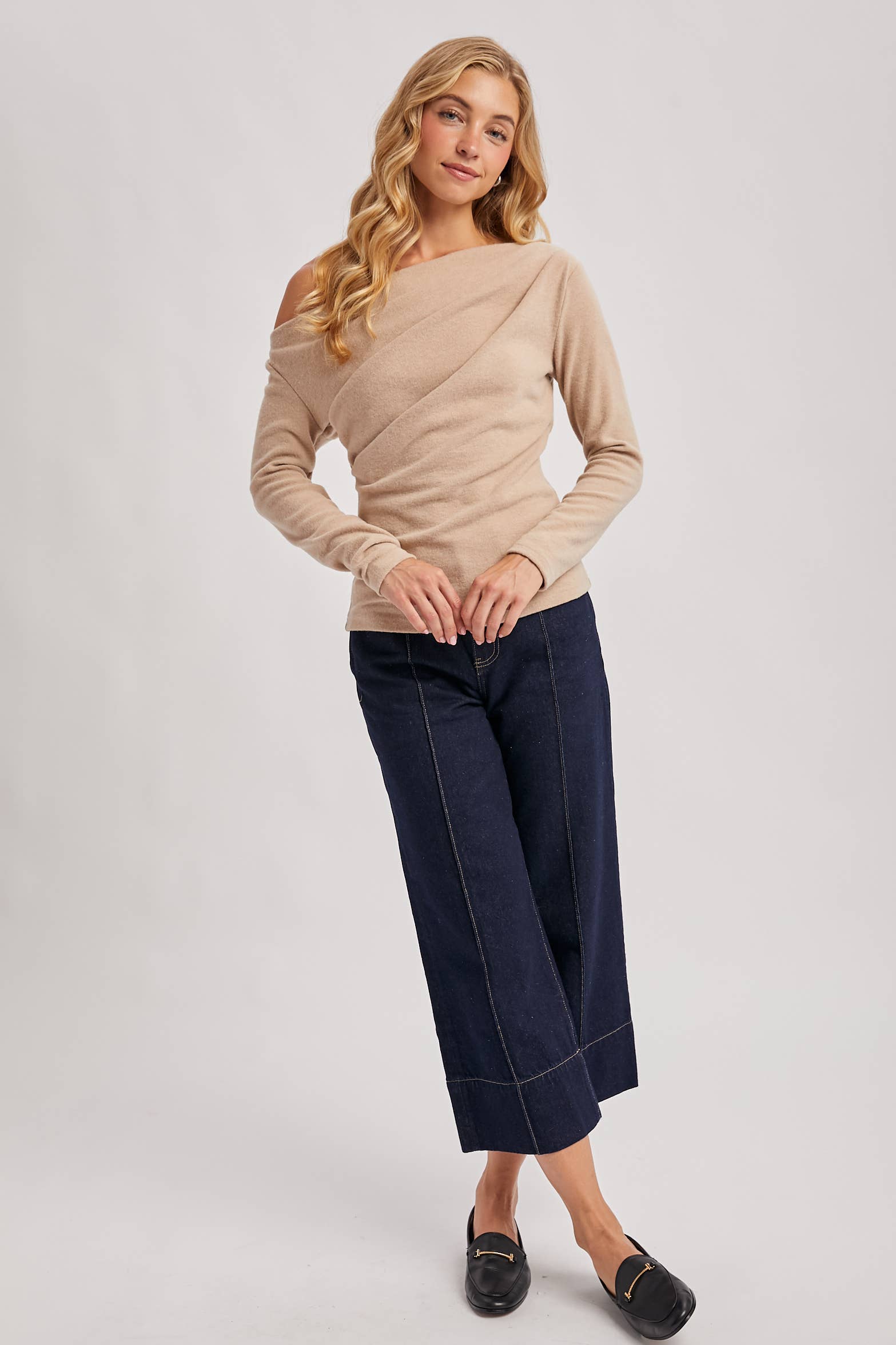 ONE OFF SHOULDER KNIT TOP